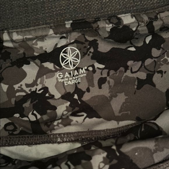 GAIAM Black and Gray Leggings with Floral Pattern - Picture 2 of 6
